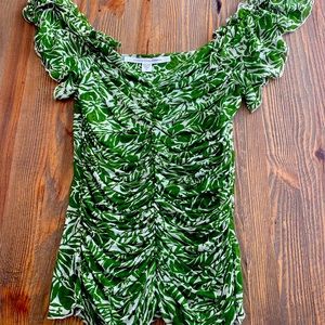 Vintage Silk Diane Von Furstenberg Green and White Ruched blouse.